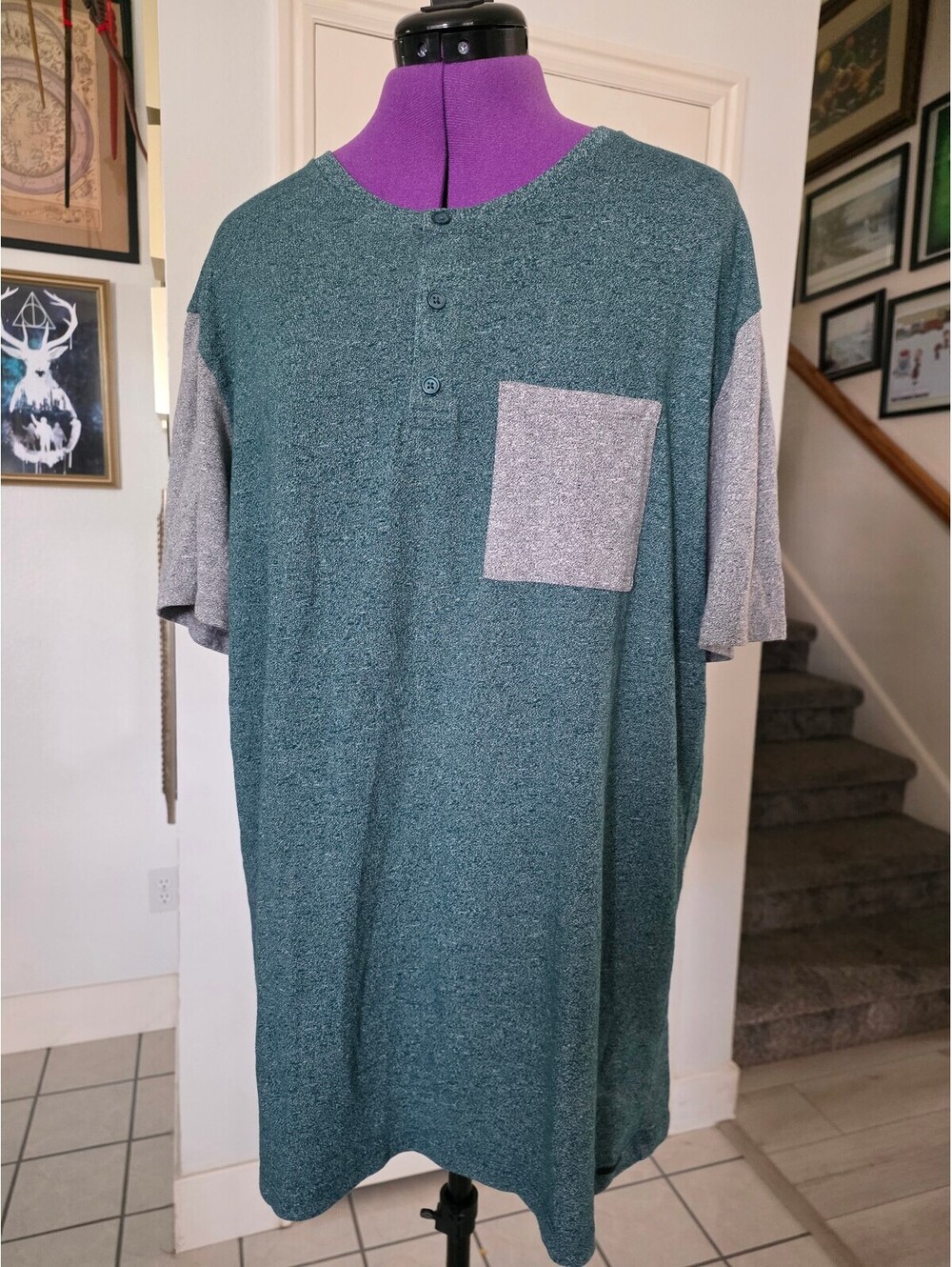 Mens on the Byas Pacaun tshirt size XL